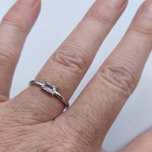 Size 7 sterling silver ring with 5mmx3mm solitaire baguette cz