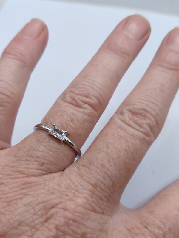 Size 7 sterling silver ring with 5mmx3mm solitaire baguette cz