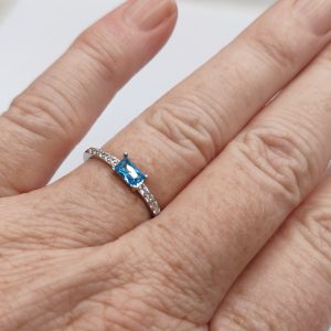 Size 7 cz and 5mmx3mm blue baguette dress ring