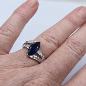 Size 7 sterling silver ring with marquis blue cz