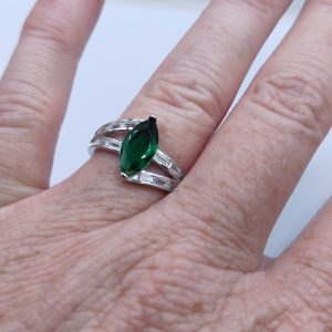 Size 7 sterling silver ring with green marquis cz