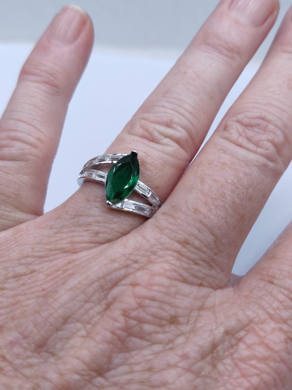 Size 7 sterling silver ring with green marquis cz